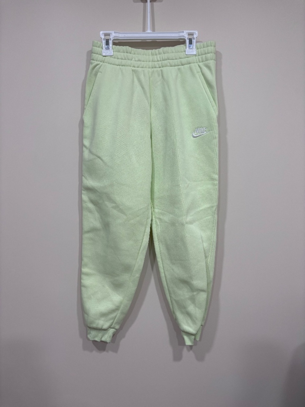 GIRL'S NIKE SWEATPANTS SIZE MEDIUM